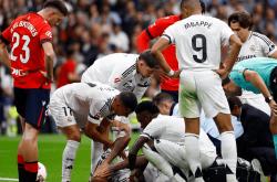 关于姆巴佩帽子戏法，巴黎主场横扫亚眠的信息