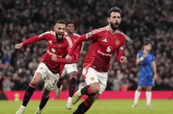 半岛体育注册-曼联客场横扫对手，取得连胜气势如虹