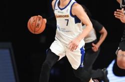 半岛体育网站-林书豪成为NBA历史上第一位华裔球员