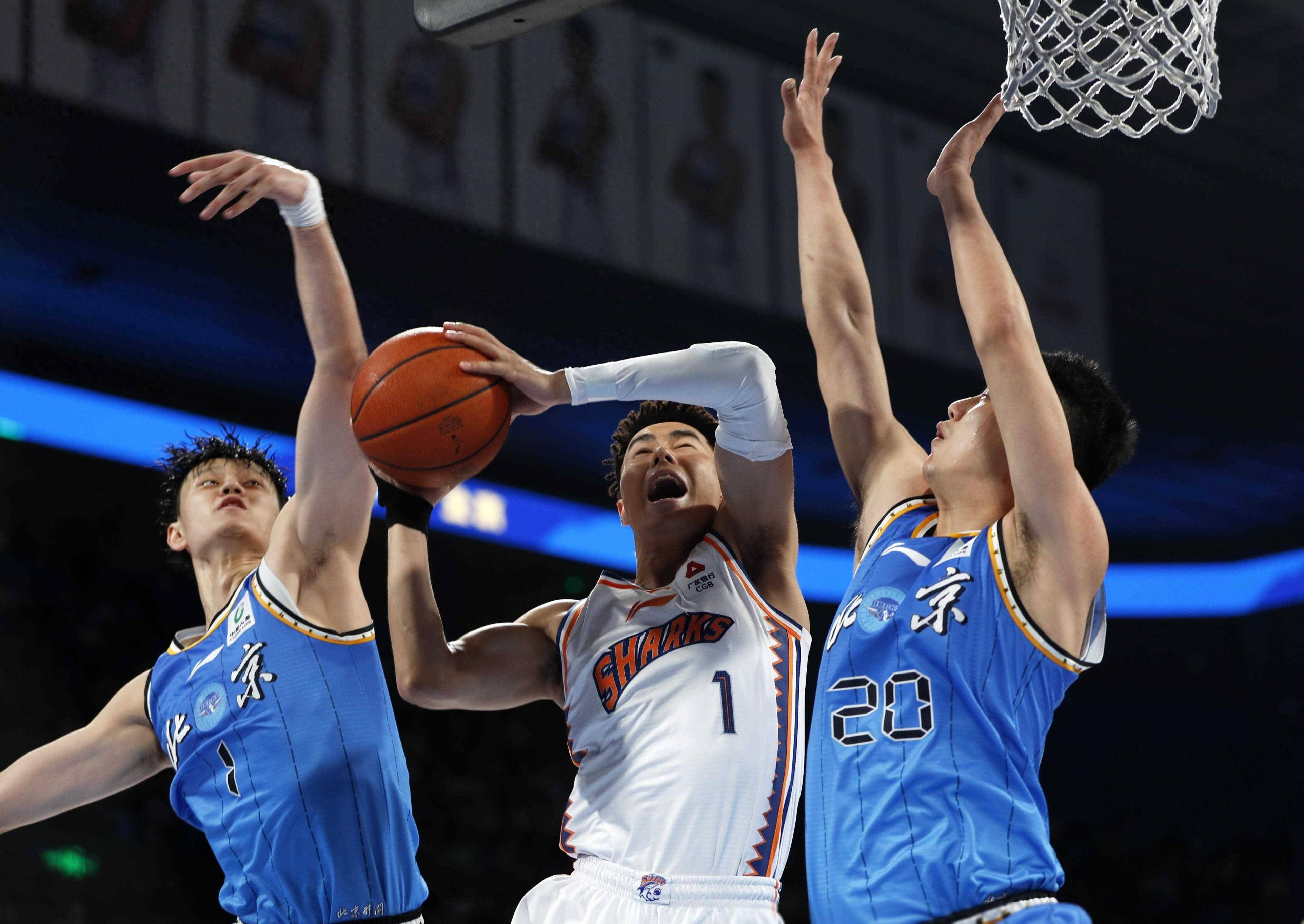 灰熊队后卫在比赛中爆发,砍下三分盛宴 灰熊队后卫在比赛中爆发,砍下三分盛宴