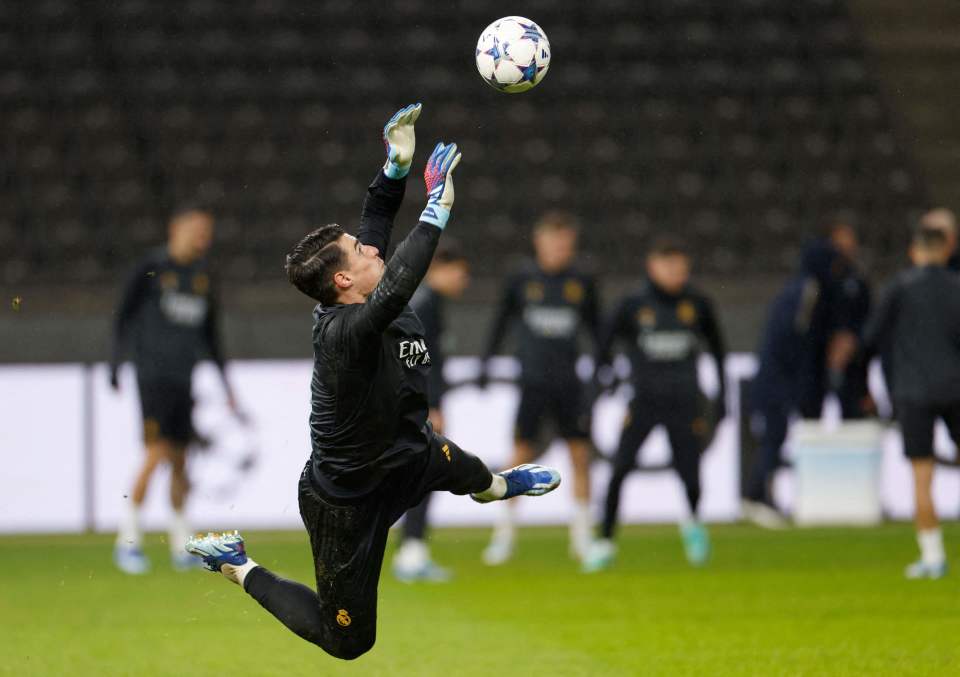 关于皇马在国际足球比赛中以强势姿态跻身前列的信息 关于皇马在国际足球比赛中以强势姿态跻身前列的信息