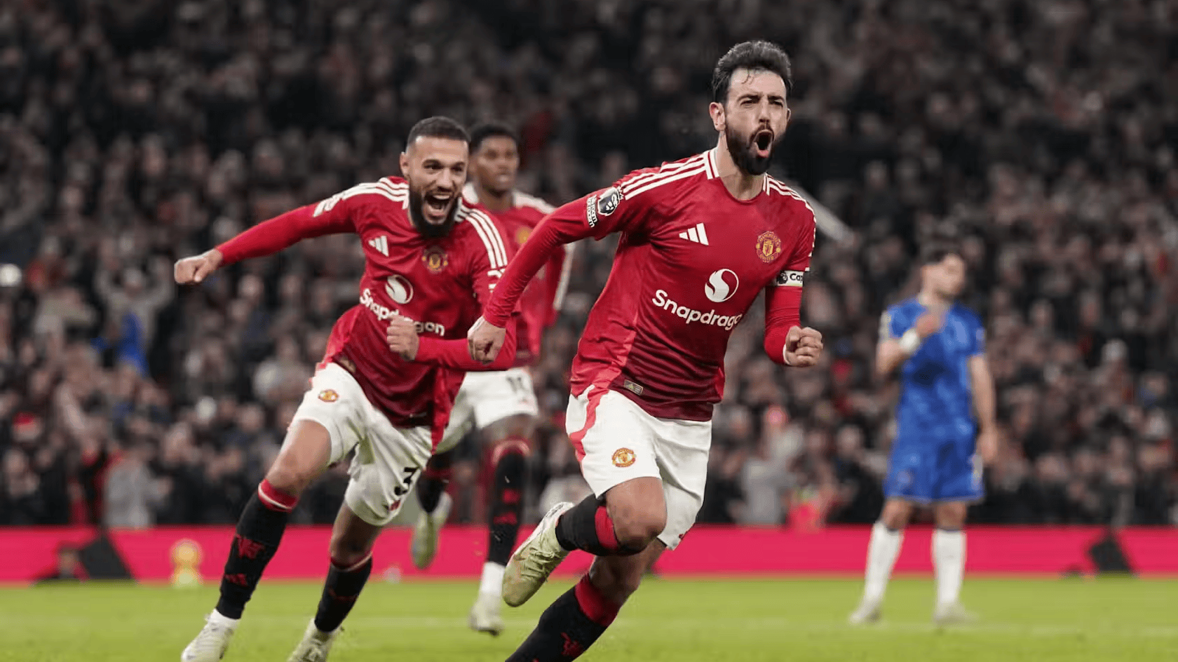 曼联客场横扫对手,取得连胜气势如虹 曼联客场横扫对手,取得连胜气势如虹