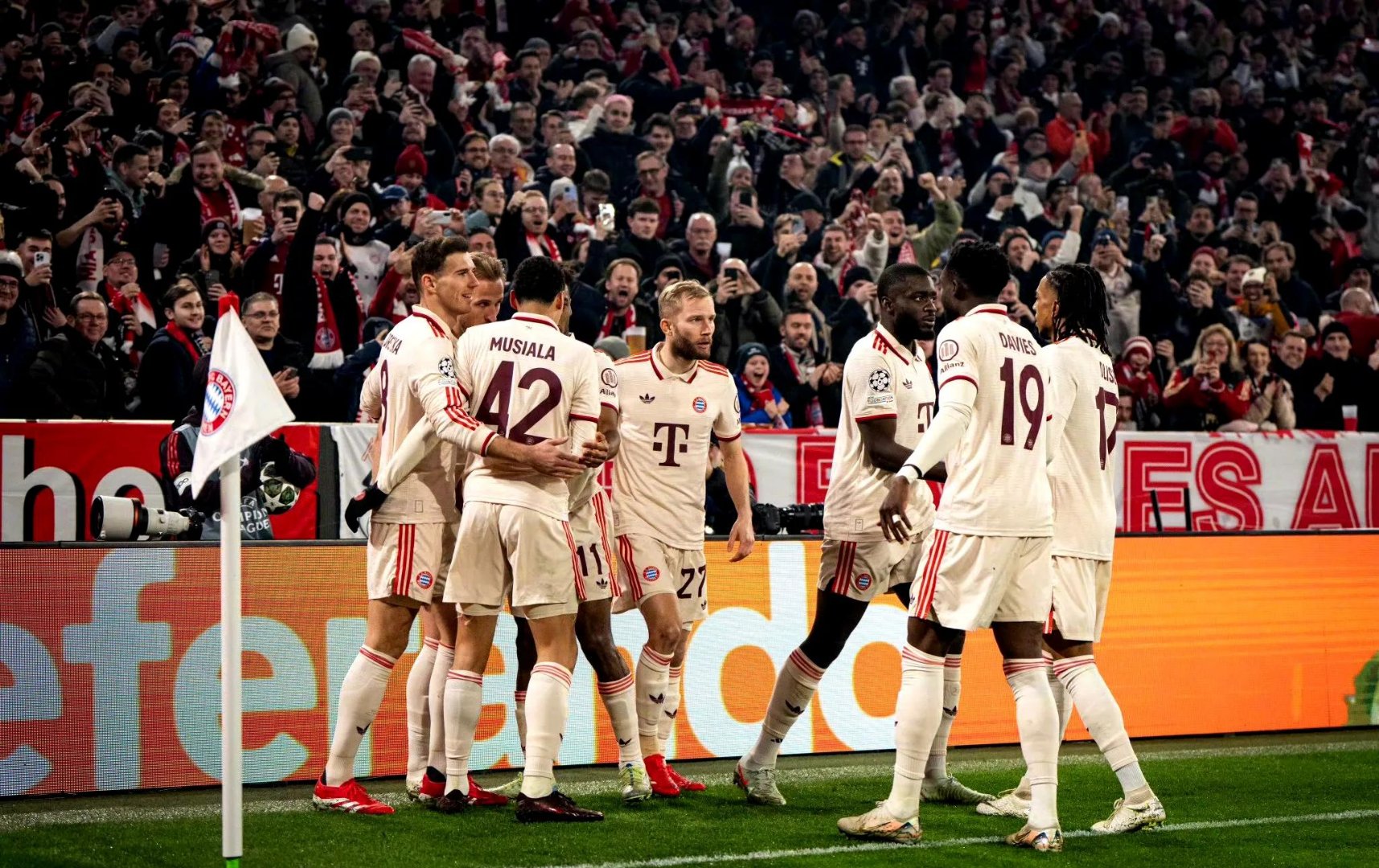 巴萨主场逆转拜仁，晋级八强