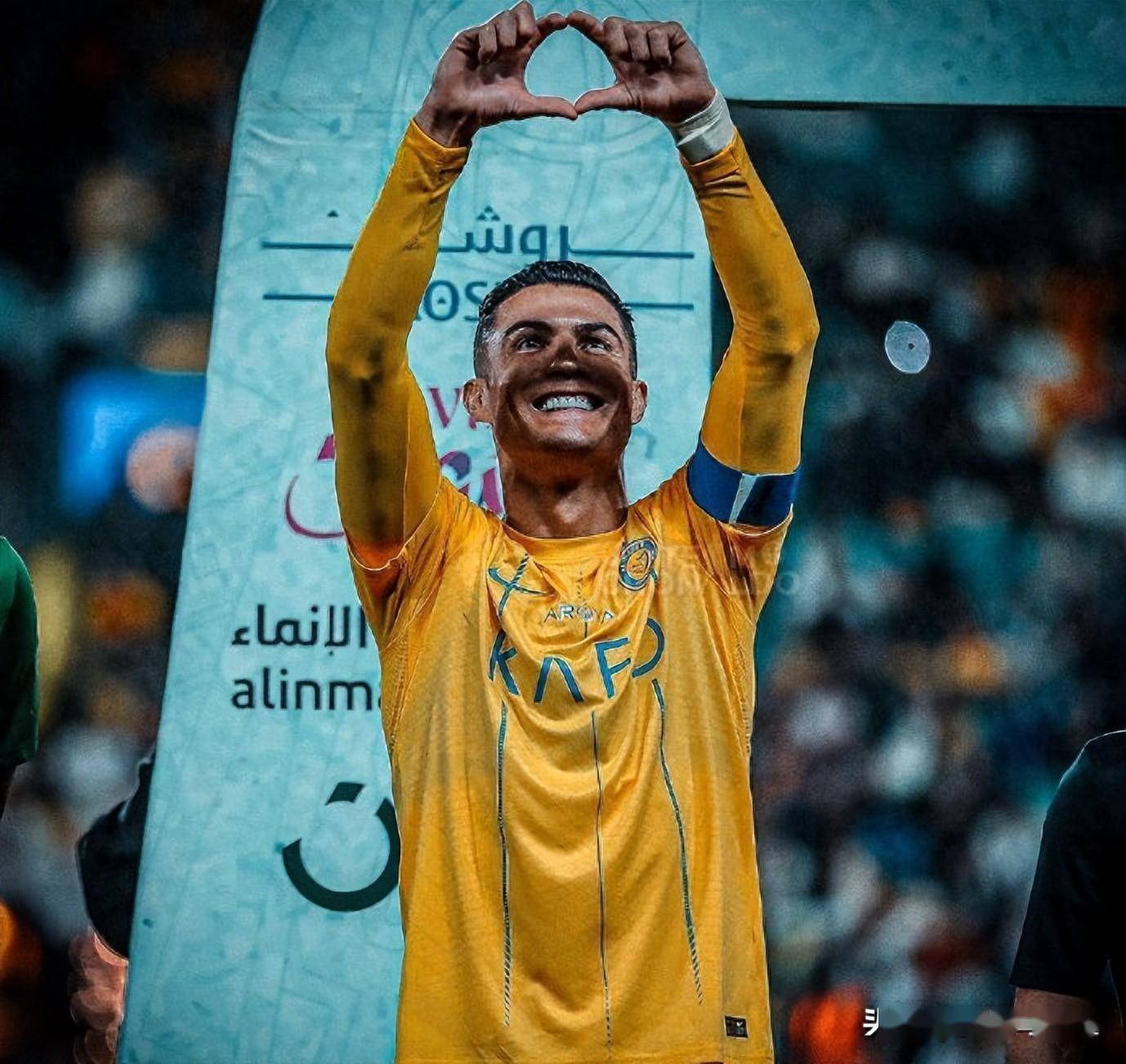 C罗在比赛中独中两元,助球队获胜 C罗在比赛中独中两元,助球队获胜