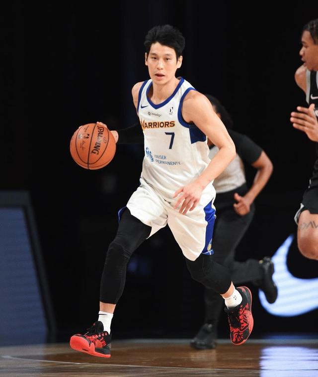 林书豪成为NBA历史上第一位华裔球员