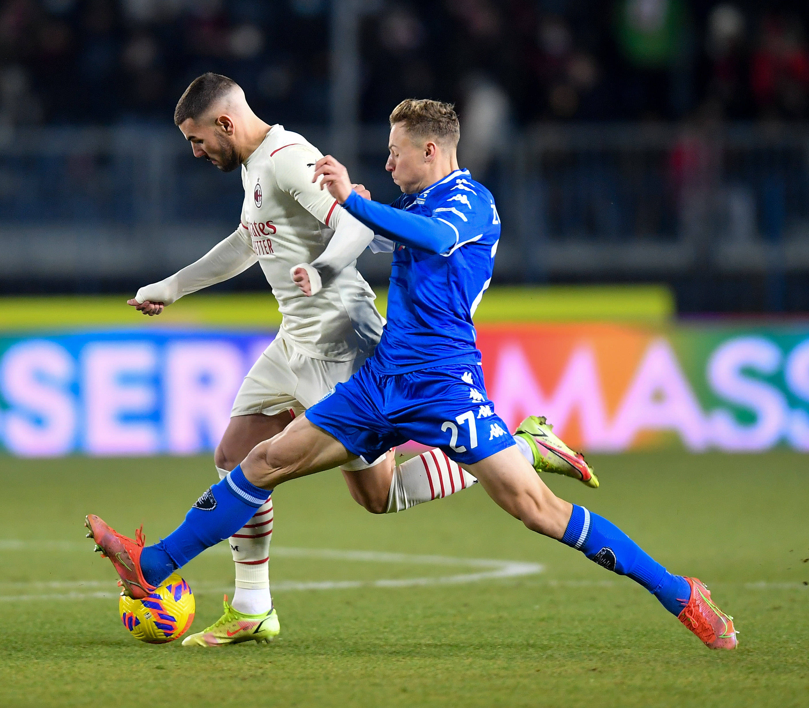 波兰足球甲级别球员积极备战下一轮激烈对决的简单介绍 波兰足球甲级别球员积极备战下一轮激烈对决的简单介绍