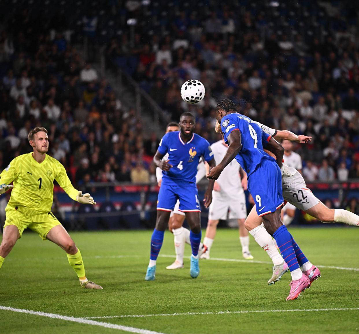 精彩比赛精彩表现,球队发挥出色获胜 精彩比赛精彩表现,球队发挥出色获胜