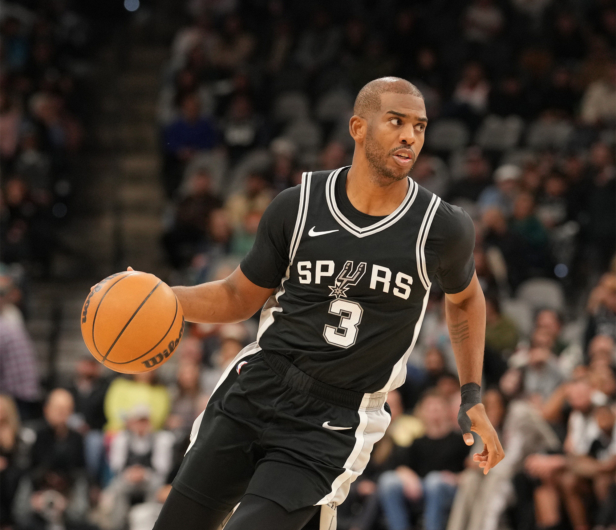 鹈鹕逆转马刺，球队连续两场胜利的简单介绍