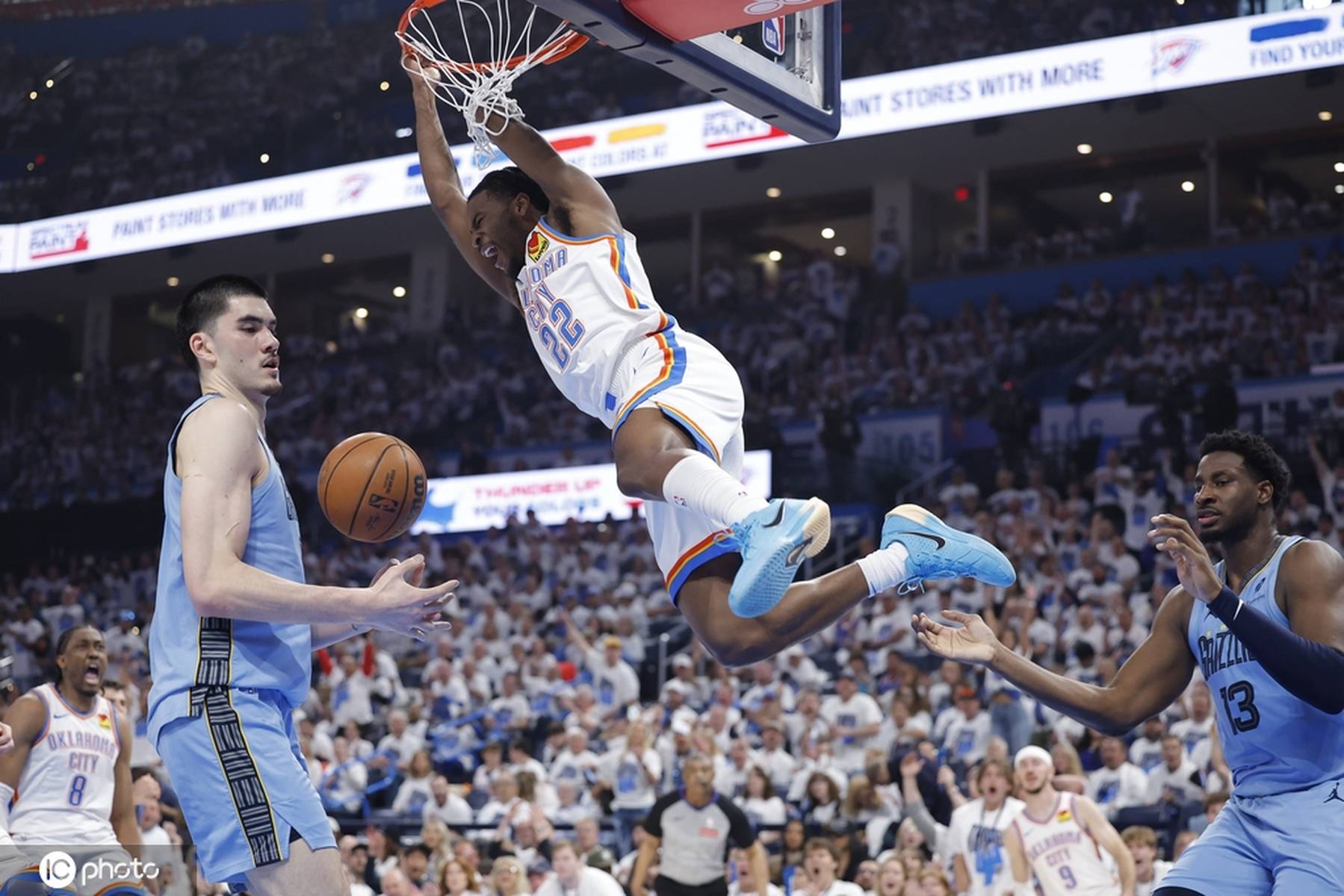 灰熊击败国王，莫兰特76秒狂砍7分