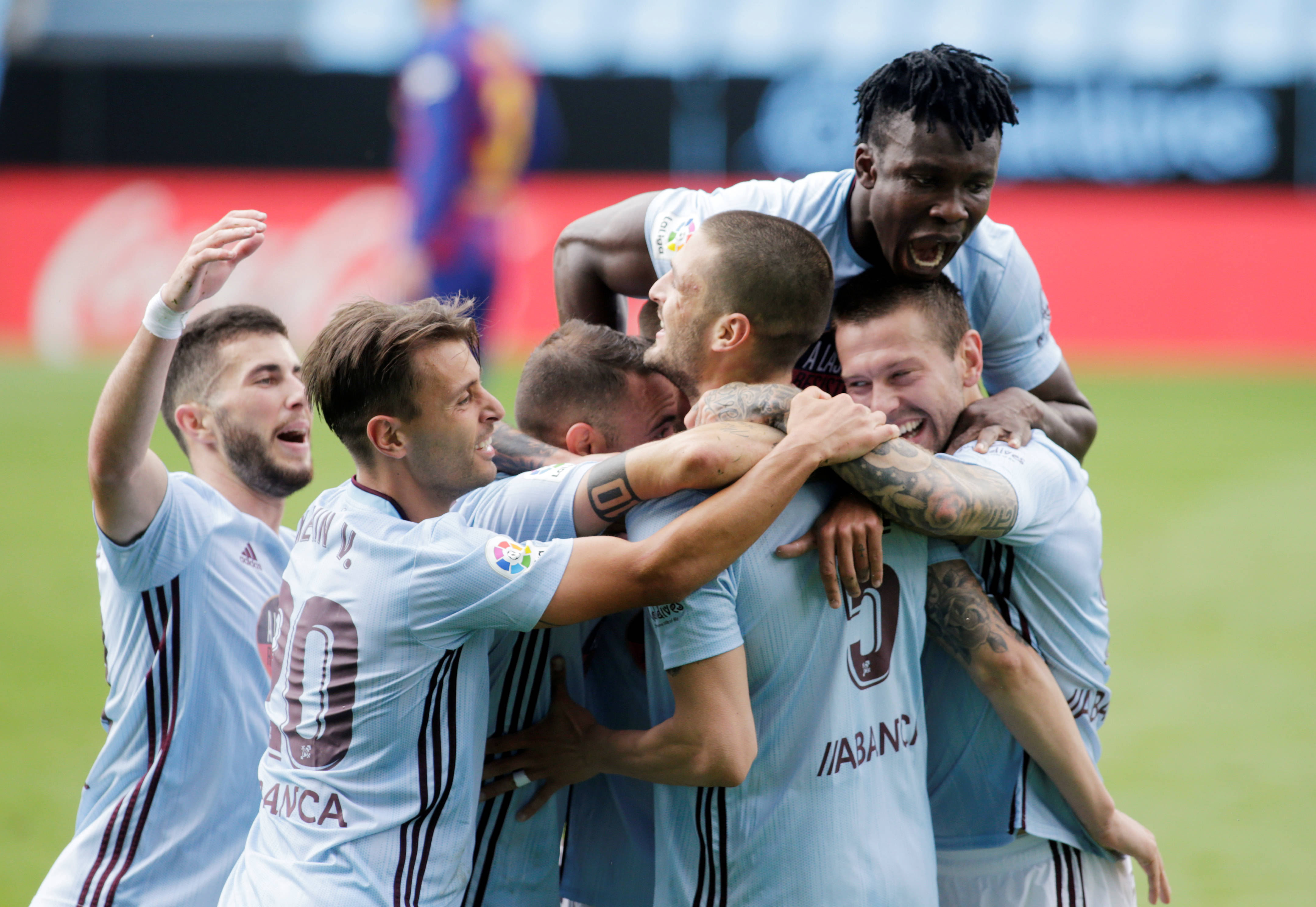 世界级足球比赛闹得沸沸扬扬 世界级足球比赛闹得沸沸扬扬