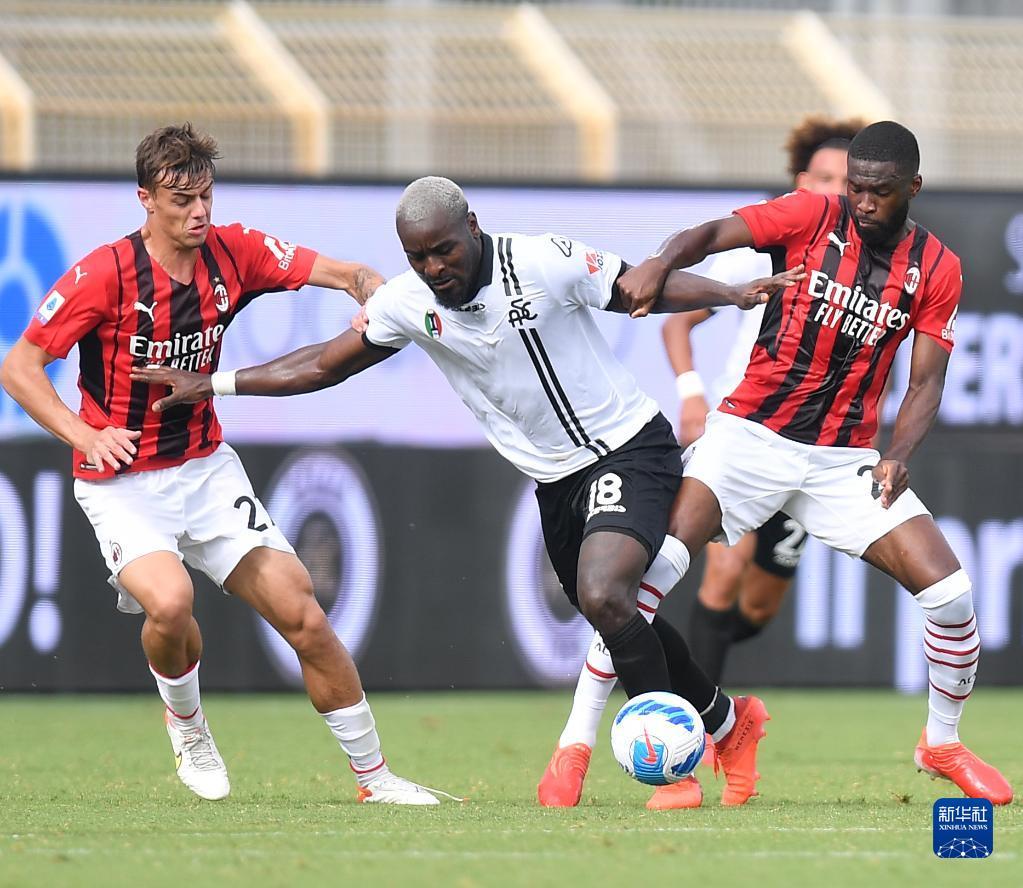 意甲联赛中，AC米兰队士气高昂，屡战屡胜