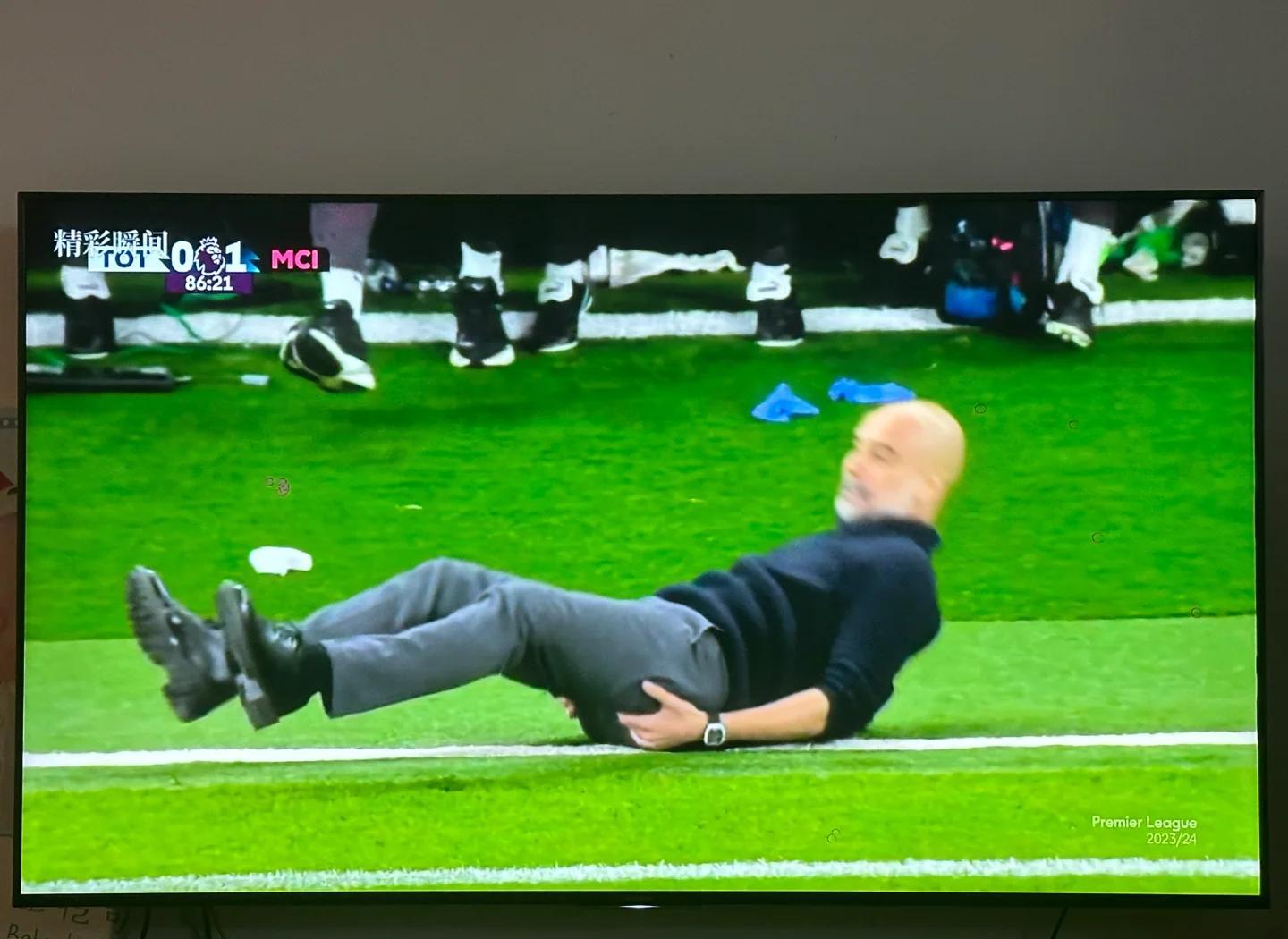 火爆场面：足球赛场上的惊险瞬间