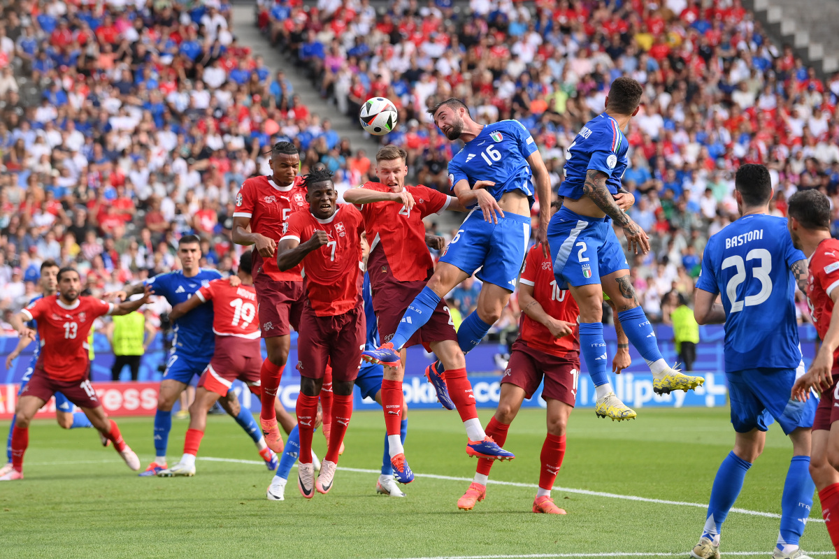 瑞士队备战欧洲杯预选赛，备受瞩目