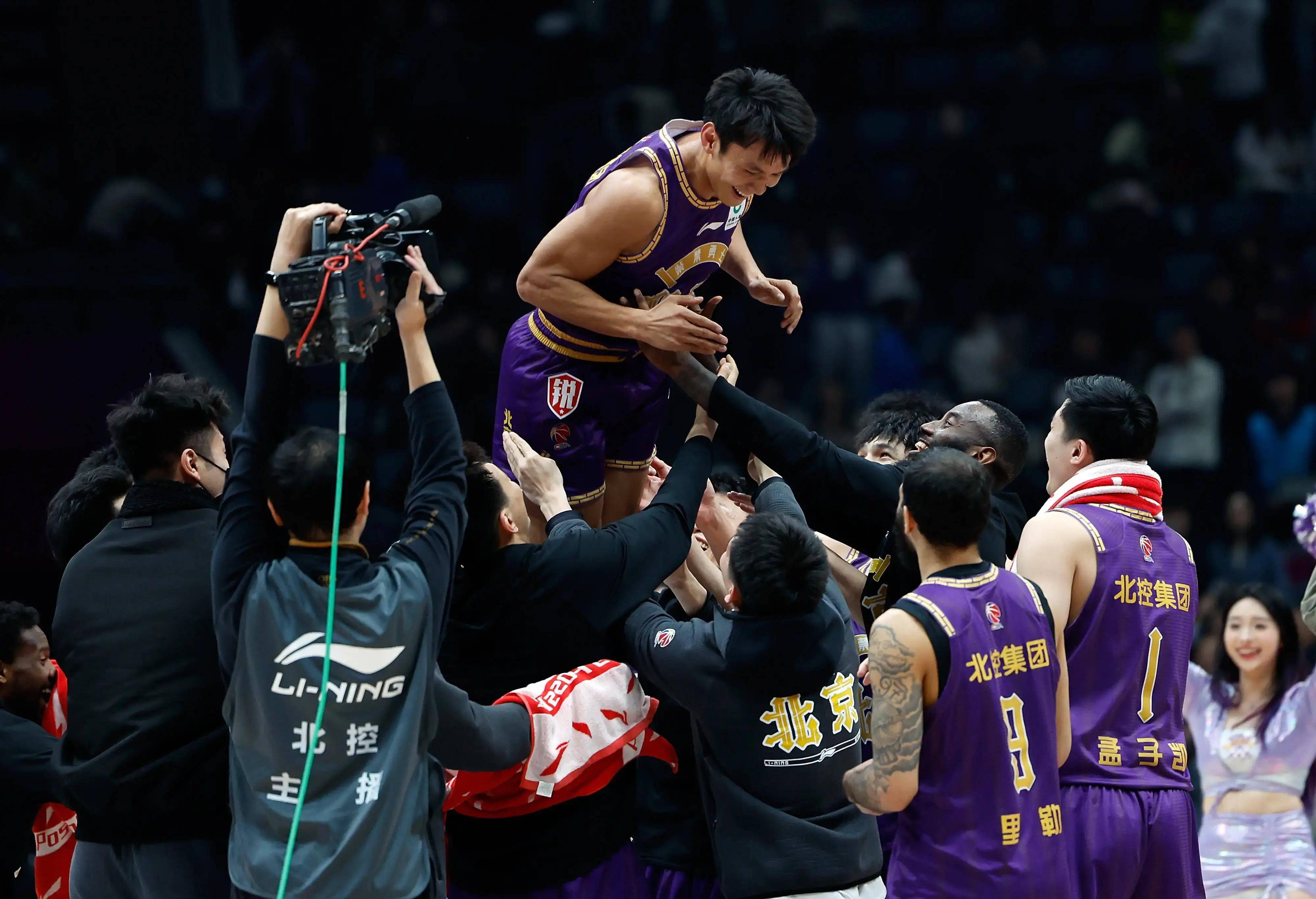 中国男篮惨遭马刺压制，惨败比赛结束