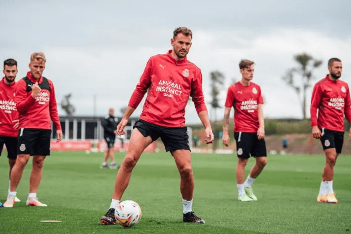 格拉纳达豪取主场胜利，球队信心高涨的简单介绍